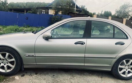 Mercedes-Benz C-Класс, 2004 год, 760 000 рублей, 3 фотография