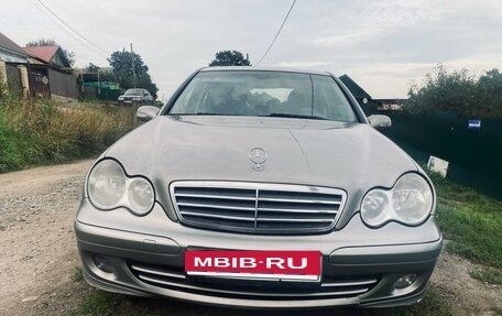 Mercedes-Benz C-Класс, 2004 год, 760 000 рублей, 2 фотография