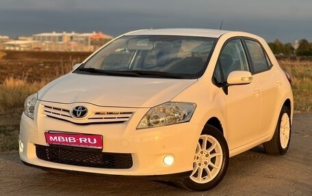 Toyota Auris II, 2010 год, 1 050 000 рублей, 1 фотография
