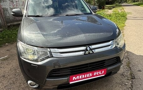 Mitsubishi Outlander III рестайлинг 3, 2013 год, 1 250 000 рублей, 1 фотография