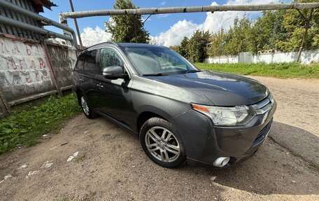 Mitsubishi Outlander III рестайлинг 3, 2013 год, 1 250 000 рублей, 8 фотография