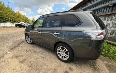 Mitsubishi Outlander III рестайлинг 3, 2013 год, 1 250 000 рублей, 4 фотография