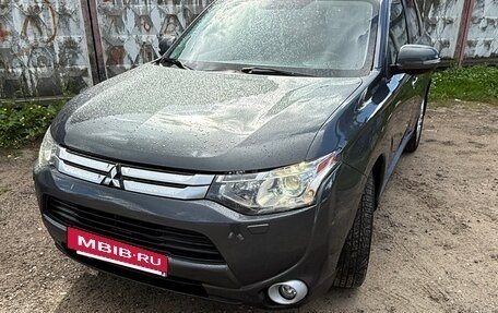 Mitsubishi Outlander III рестайлинг 3, 2013 год, 1 250 000 рублей, 2 фотография