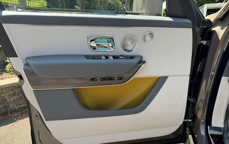 Rolls-Royce Cullinan, 2025 год, 60 000 000 рублей, 6 фотография