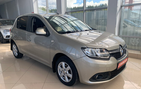 Renault Sandero II рестайлинг, 2017 год, 889 000 рублей, 2 фотография