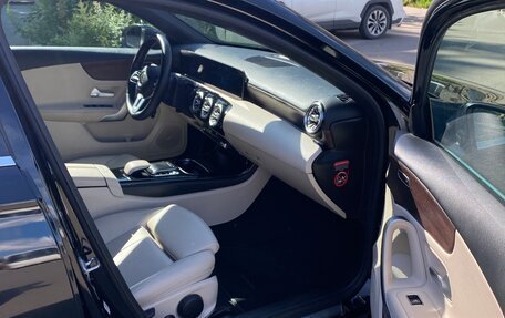 Mercedes-Benz A-Класс, 2018 год, 2 800 000 рублей, 14 фотография