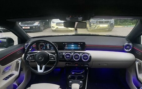 Mercedes-Benz A-Класс, 2018 год, 2 800 000 рублей, 25 фотография