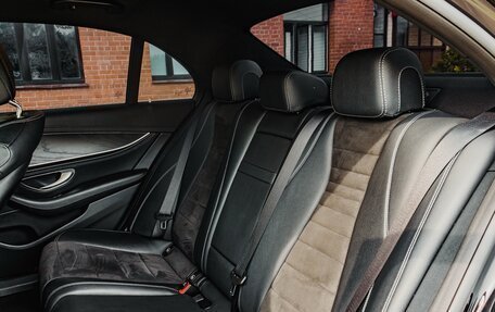 Mercedes-Benz E-Класс, 2018 год, 3 750 000 рублей, 30 фотография