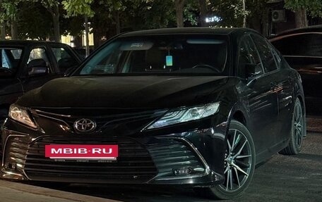 Toyota Camry, 2021 год, 3 350 000 рублей, 2 фотография
