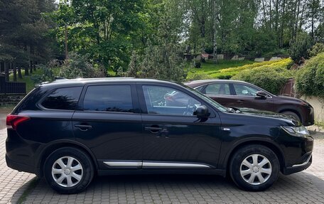Mitsubishi Outlander III рестайлинг 3, 2021 год, 2 100 000 рублей, 4 фотография