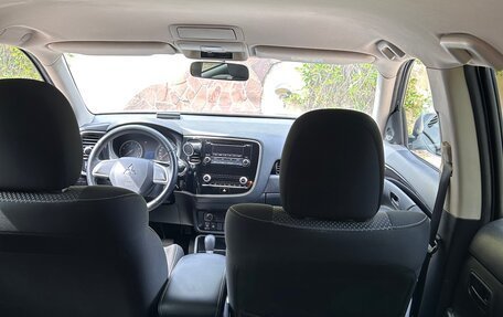Mitsubishi Outlander III рестайлинг 3, 2021 год, 2 100 000 рублей, 7 фотография