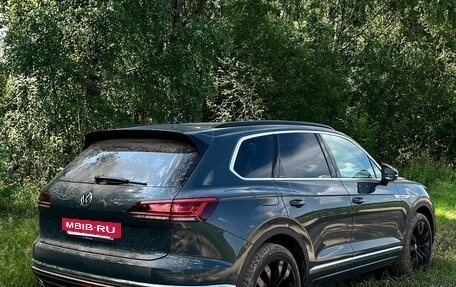 Volkswagen Touareg III, 2019 год, 4 950 000 рублей, 2 фотография