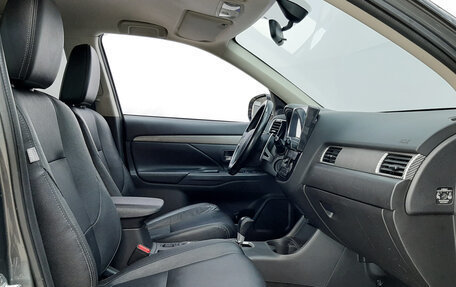Mitsubishi Outlander III рестайлинг 3, 2013 год, 1 780 000 рублей, 11 фотография