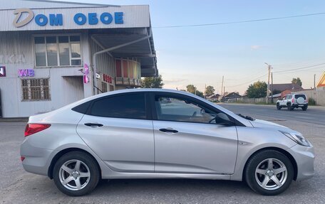 Hyundai Solaris II рестайлинг, 2013 год, 800 000 рублей, 5 фотография