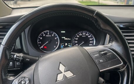 Mitsubishi Outlander III рестайлинг 3, 2015 год, 1 800 000 рублей, 5 фотография