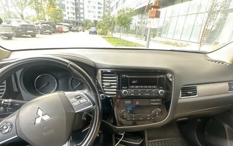 Mitsubishi Outlander III рестайлинг 3, 2015 год, 1 800 000 рублей, 3 фотография