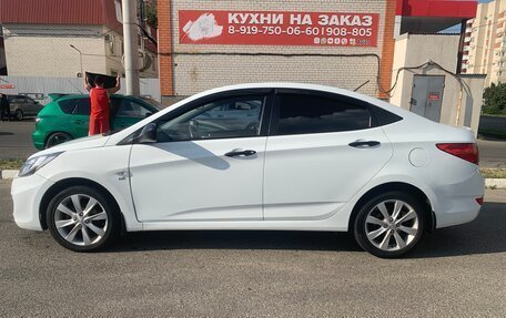 Hyundai Solaris II рестайлинг, 2013 год, 850 000 рублей, 4 фотография