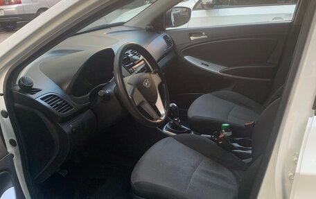 Hyundai Solaris II рестайлинг, 2013 год, 850 000 рублей, 12 фотография