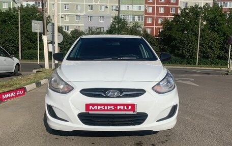 Hyundai Solaris II рестайлинг, 2013 год, 850 000 рублей, 3 фотография