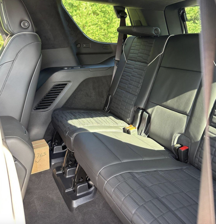 Cadillac Escalade V, 2025 год, 33 000 000 рублей, 9 фотография