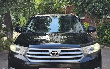 Toyota Highlander III, 2011 год, 2 150 000 рублей, 1 фотография
