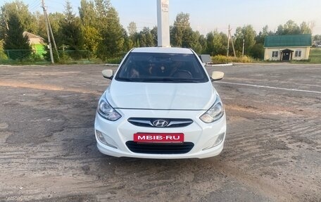 Hyundai Solaris II рестайлинг, 2011 год, 600 000 рублей, 3 фотография