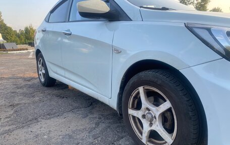 Hyundai Solaris II рестайлинг, 2011 год, 600 000 рублей, 8 фотография