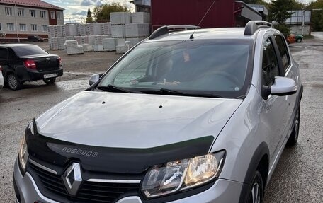 Renault Sandero II рестайлинг, 2016 год, 900 000 рублей, 1 фотография