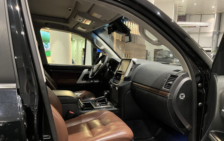 Toyota Land Cruiser 200, 2017 год, 5 992 000 рублей, 14 фотография
