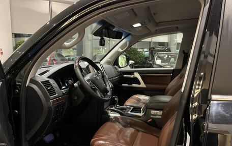 Toyota Land Cruiser 200, 2017 год, 5 992 000 рублей, 19 фотография