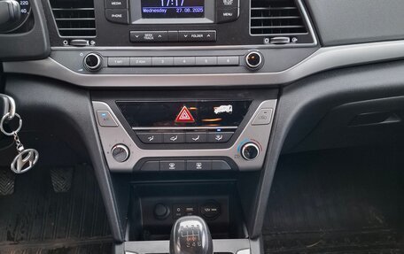 Hyundai Elantra VI рестайлинг, 2016 год, 1 169 000 рублей, 8 фотография