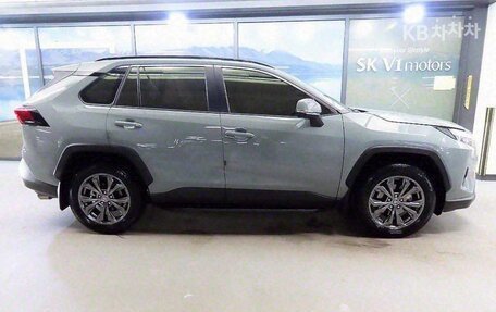 Toyota RAV4, 2022 год, 2 670 000 рублей, 5 фотография