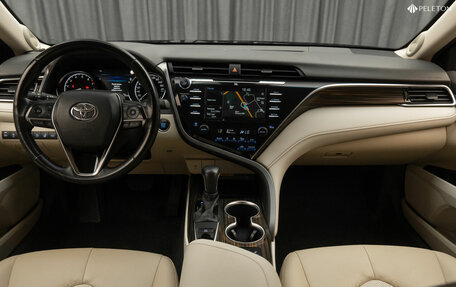 Toyota Camry, 2018 год, 3 090 000 рублей, 10 фотография