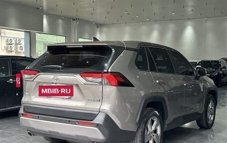 Toyota RAV4, 2021 год, 2 350 000 рублей, 5 фотография