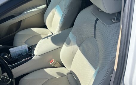 Toyota Camry, 2021 год, 3 350 000 рублей, 9 фотография