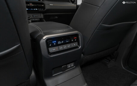 Toyota Land Cruiser Prado, 2024 год, 10 400 000 рублей, 15 фотография