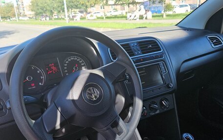 Volkswagen Polo VI (EU Market), 2012 год, 800 000 рублей, 2 фотография