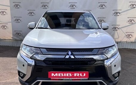 Mitsubishi Outlander III рестайлинг 3, 2018 год, 1 599 000 рублей, 5 фотография
