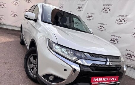 Mitsubishi Outlander III рестайлинг 3, 2018 год, 1 599 000 рублей, 4 фотография