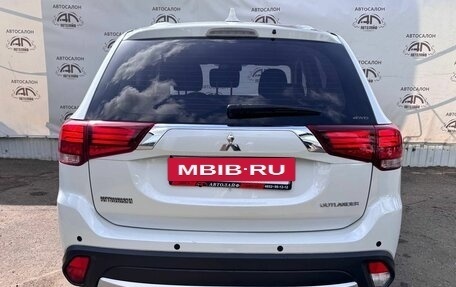 Mitsubishi Outlander III рестайлинг 3, 2018 год, 1 599 000 рублей, 7 фотография
