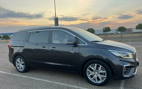 KIA Carnival III, 2019 год, 2 950 000 рублей, 15 фотография