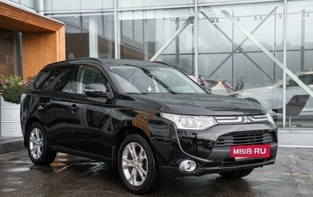 Mitsubishi Outlander III рестайлинг 3, 2013 год, 1 359 000 рублей, 6 фотография