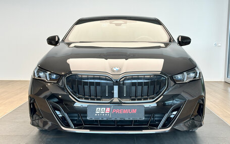 BMW 5 серия, 2024 год, 9 070 000 рублей, 2 фотография