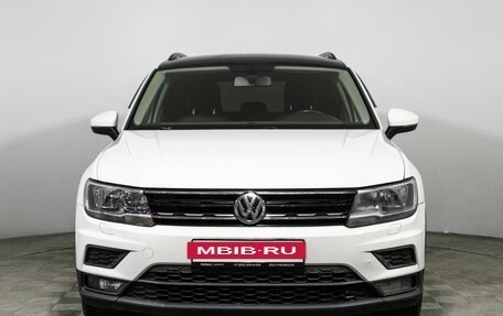 Volkswagen Tiguan II, 2018 год, 1 649 700 рублей, 2 фотография