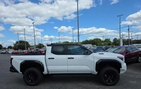 Toyota Tacoma, 2025 год, 7 000 000 рублей, 2 фотография