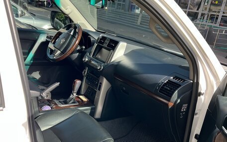 Toyota Land Cruiser Prado 150 рестайлинг 2, 2011 год, 3 900 000 рублей, 6 фотография
