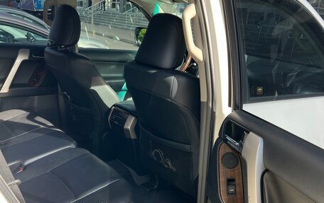 Toyota Land Cruiser Prado 150 рестайлинг 2, 2011 год, 3 900 000 рублей, 5 фотография