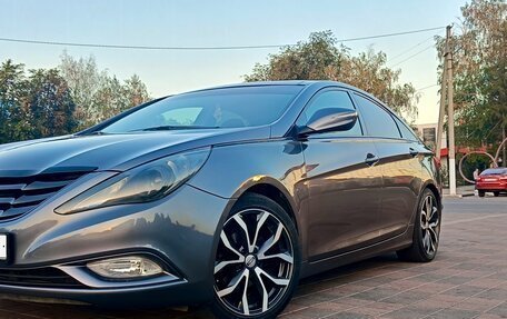 Hyundai Sonata VI, 2011 год, 1 390 000 рублей, 1 фотография