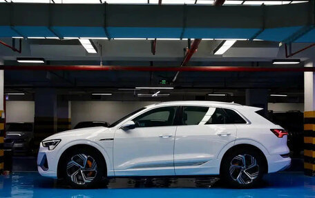 Audi e-tron I, 2022 год, 4 530 001 рублей, 2 фотография