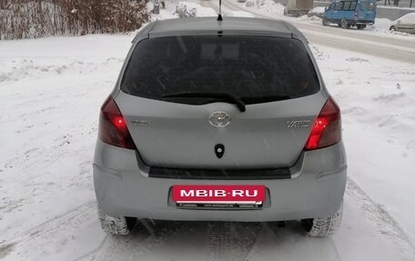 Toyota Yaris III рестайлинг, 2007 год, 520 000 рублей, 2 фотография